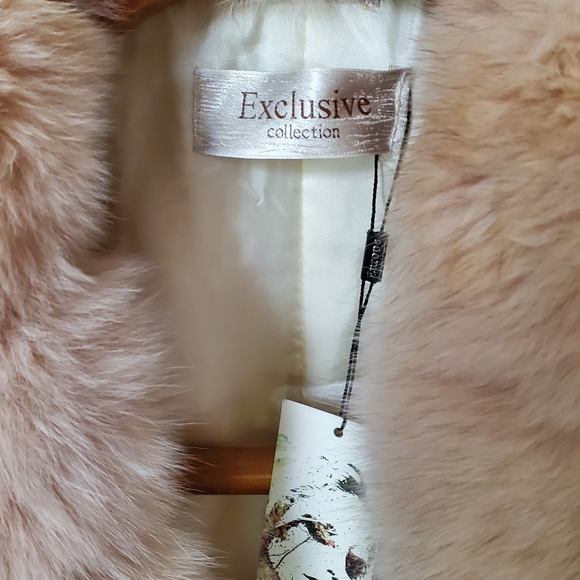 Elegant Beige Faux Fur Trimmed Women's Coat - Picture 2 of 4